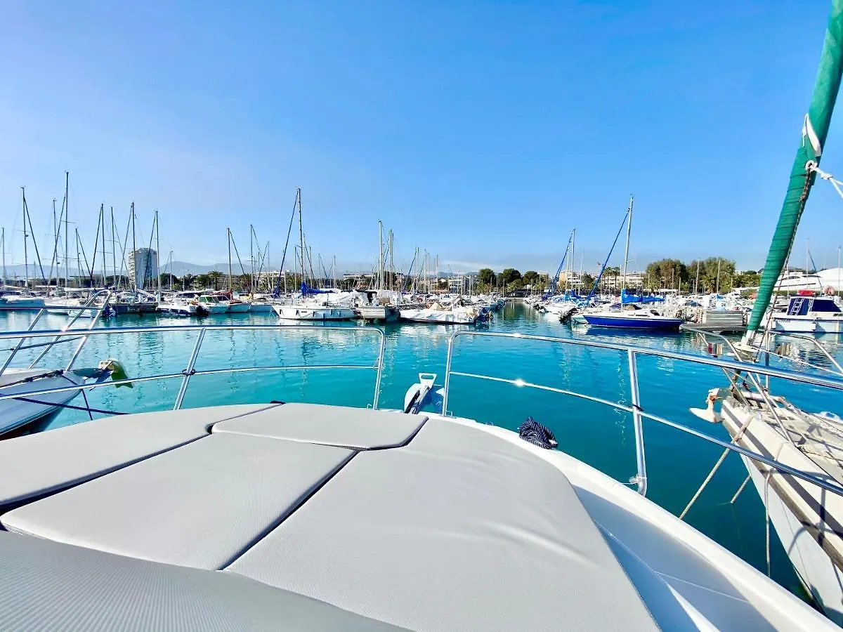 Hôtel Bateau NJOY à Saint-Laurent-du-Var